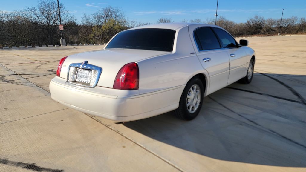 2001 Lincoln Town Car Image 4
