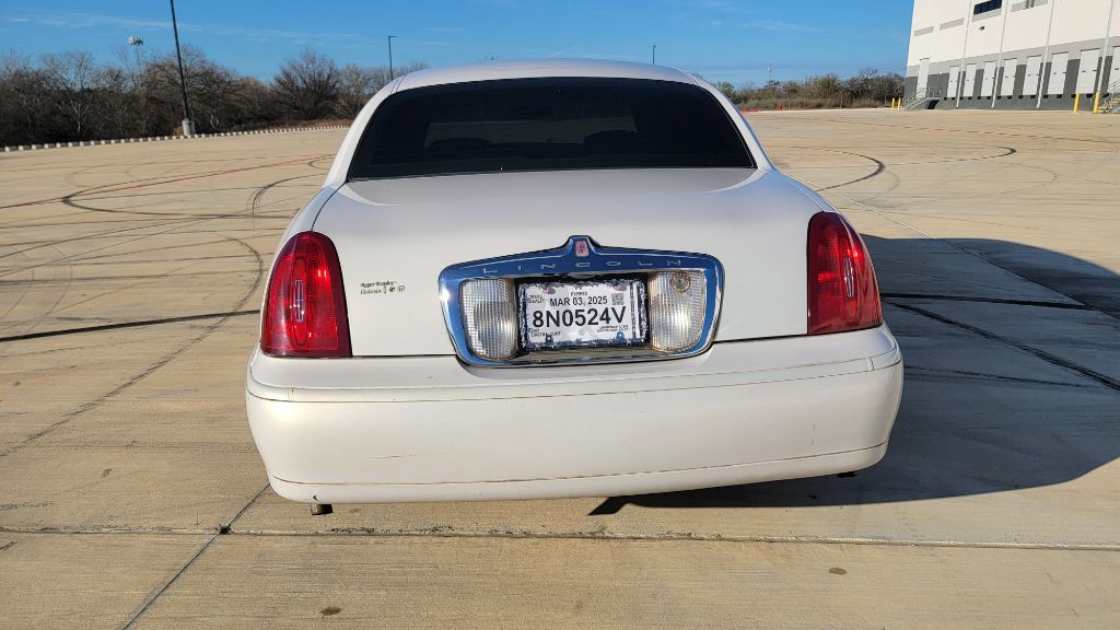 2001 Lincoln Town Car Image 5