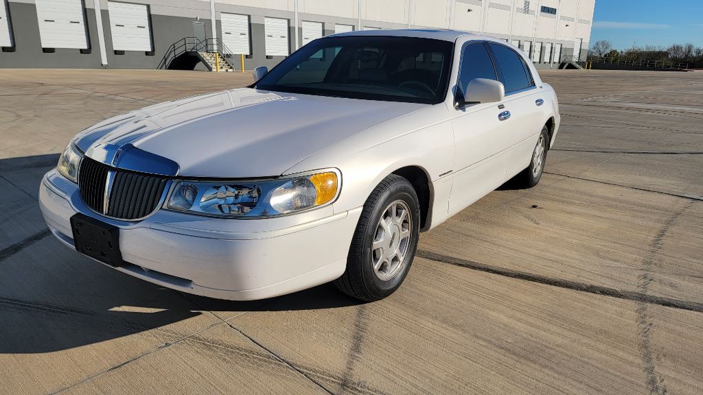 2001 Lincoln Town Car Image 9
