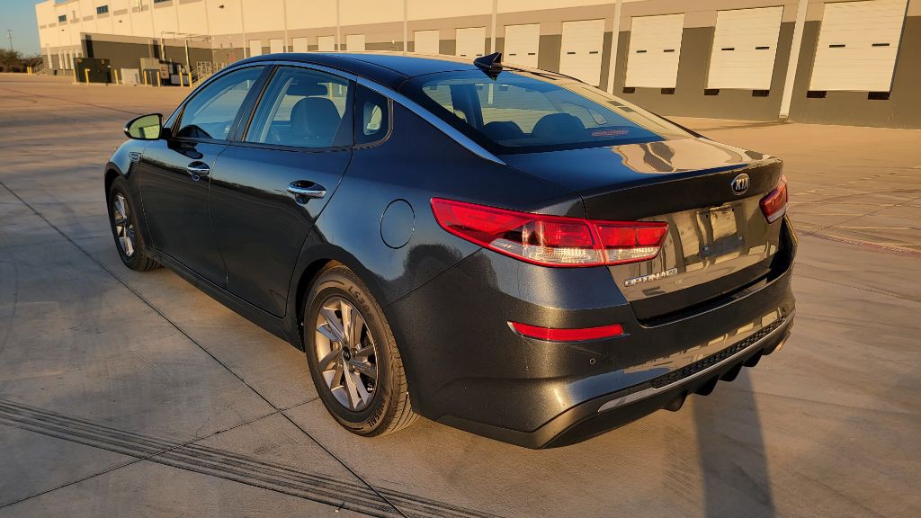 2020 Kia Optima Image 1