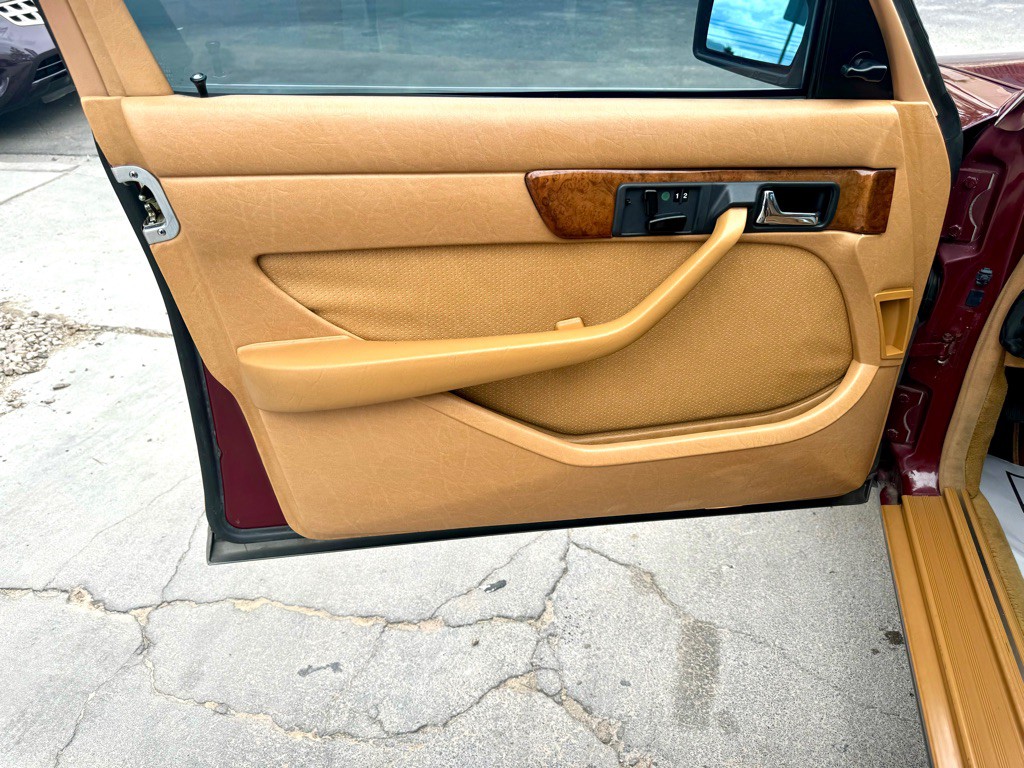 1985 Mercedes-Benz 500 Image 10