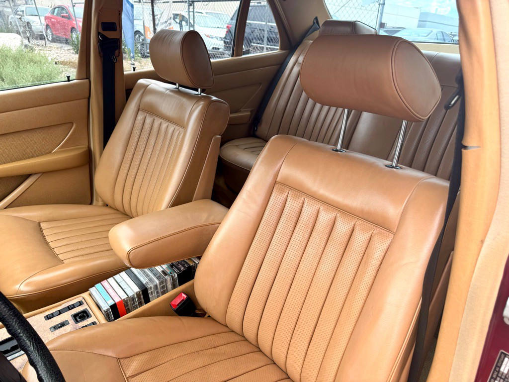 1985 Mercedes-Benz 500 Image 11