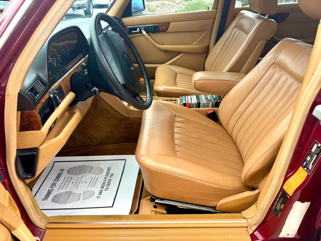 1985 Mercedes-Benz 500 Image 12