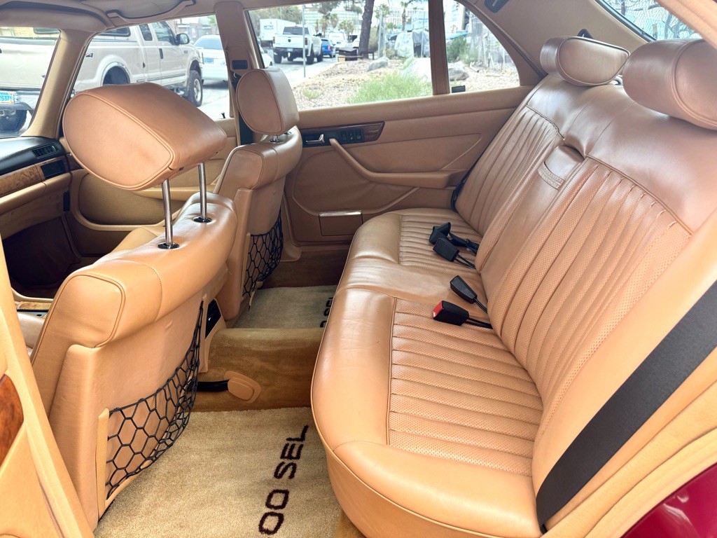 1985 Mercedes-Benz 500 Image 16
