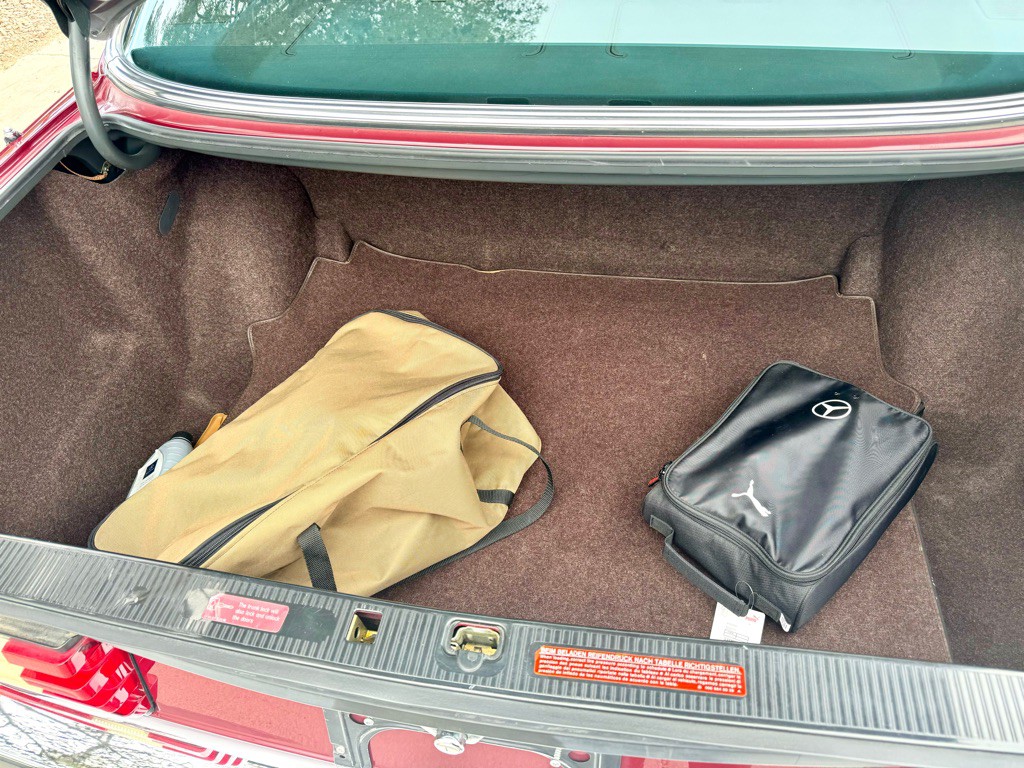 1985 Mercedes-Benz 500 Image 18