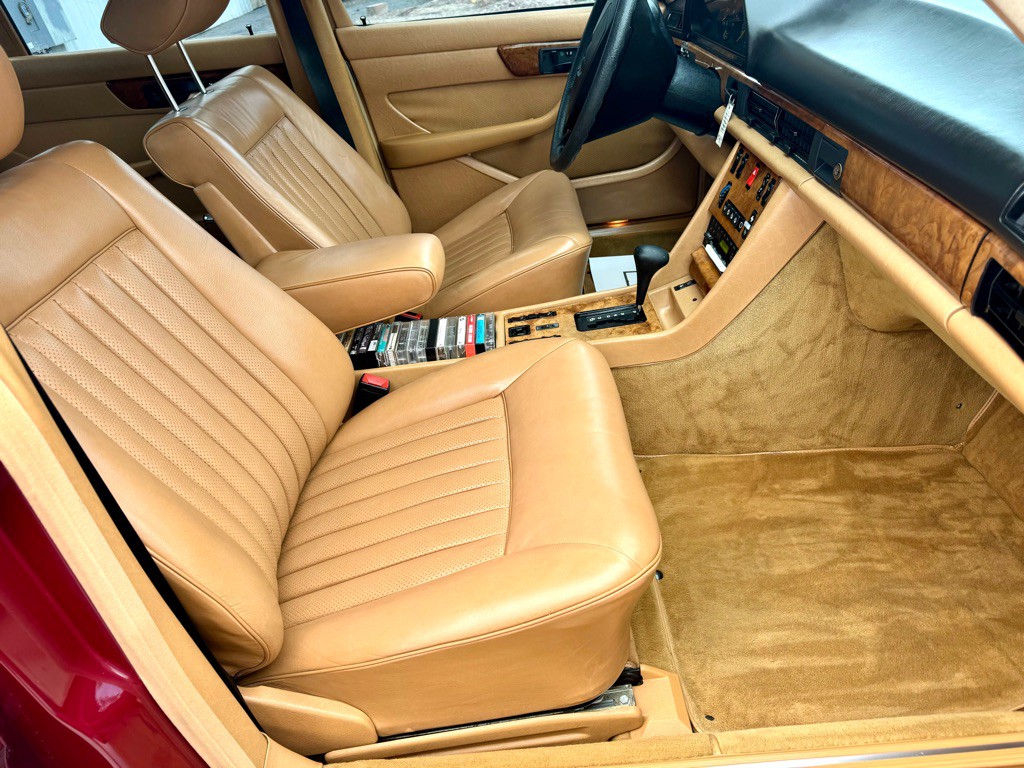 1985 Mercedes-Benz 500 Image 23