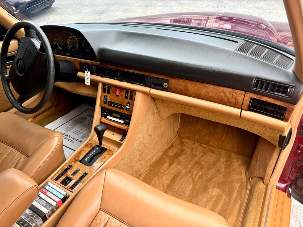 1985 Mercedes-Benz 500 Image 28