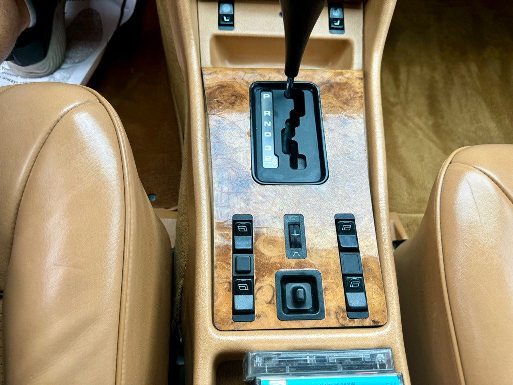 1985 Mercedes-Benz 500 Image 32