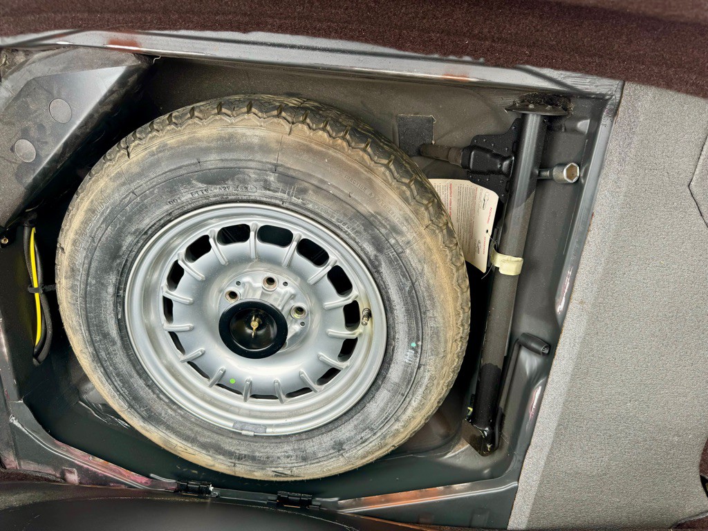 1985 Mercedes-Benz 500 Image 40