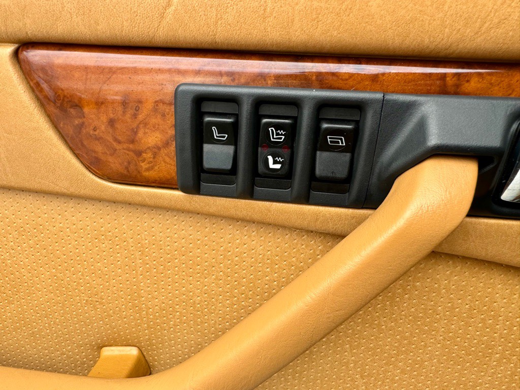 1985 Mercedes-Benz 500 Image 41