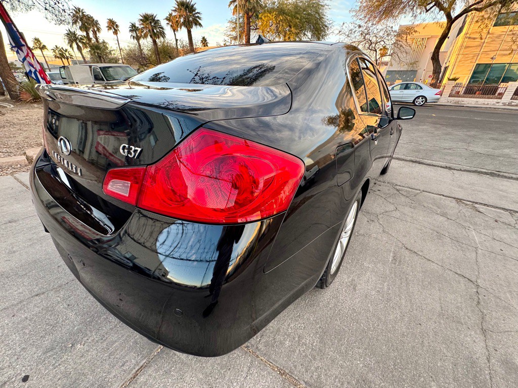 2013 INFINITI G37 Image 11