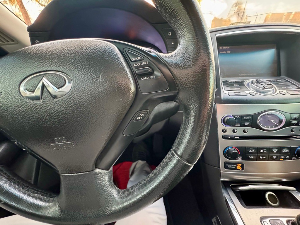 2013 INFINITI G37 Image 16
