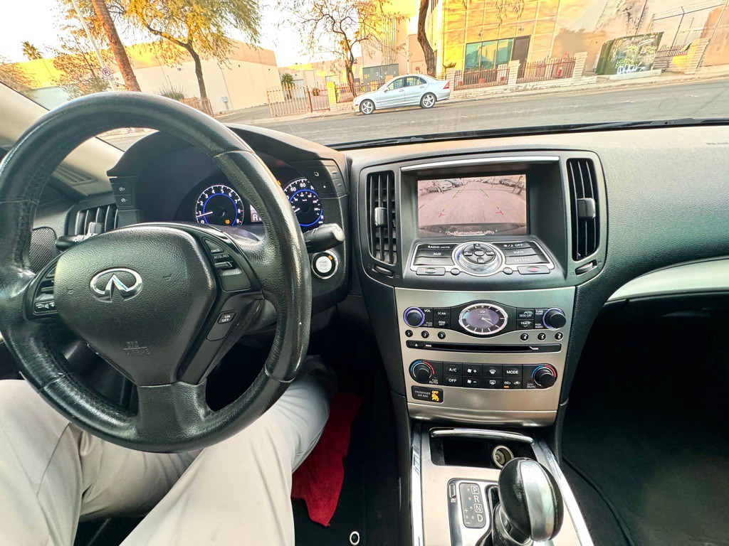 2013 INFINITI G37 Image 17