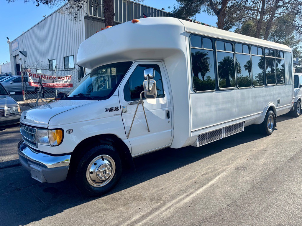 2002 Ford Econoline Image 3