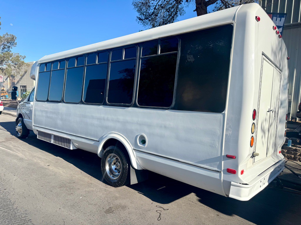 2002 Ford Econoline Image 5