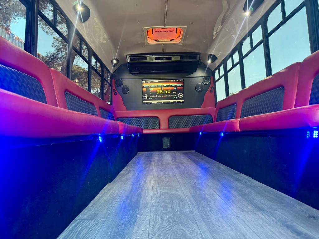 2002 Ford Econoline Image 12