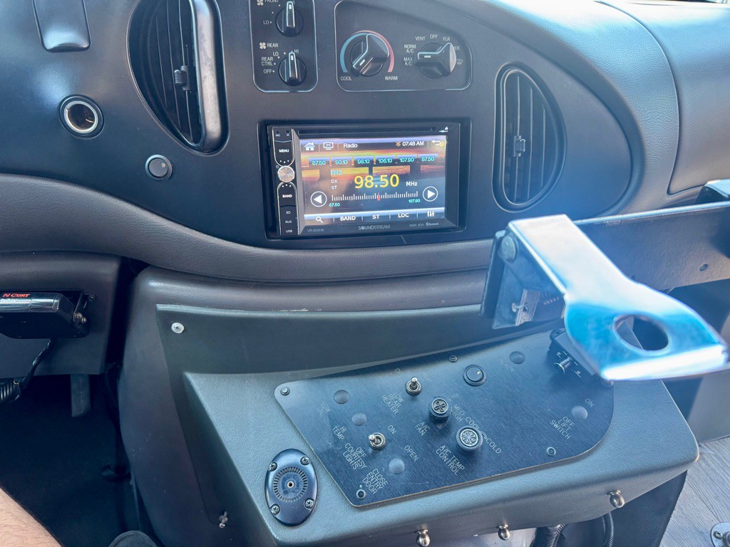 2002 Ford Econoline Image 17