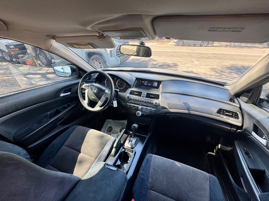 2009 Honda Accord Image 16