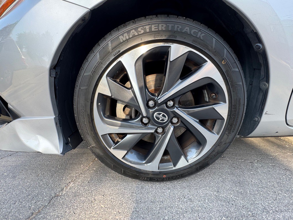 2016 Toyota Corolla Image 13