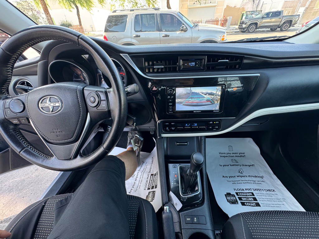 2016 Toyota Corolla Image 25