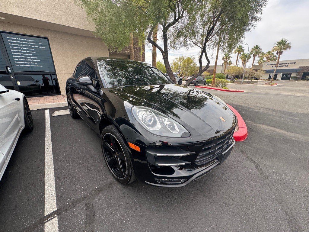 2016 Porsche Macan Image 2
