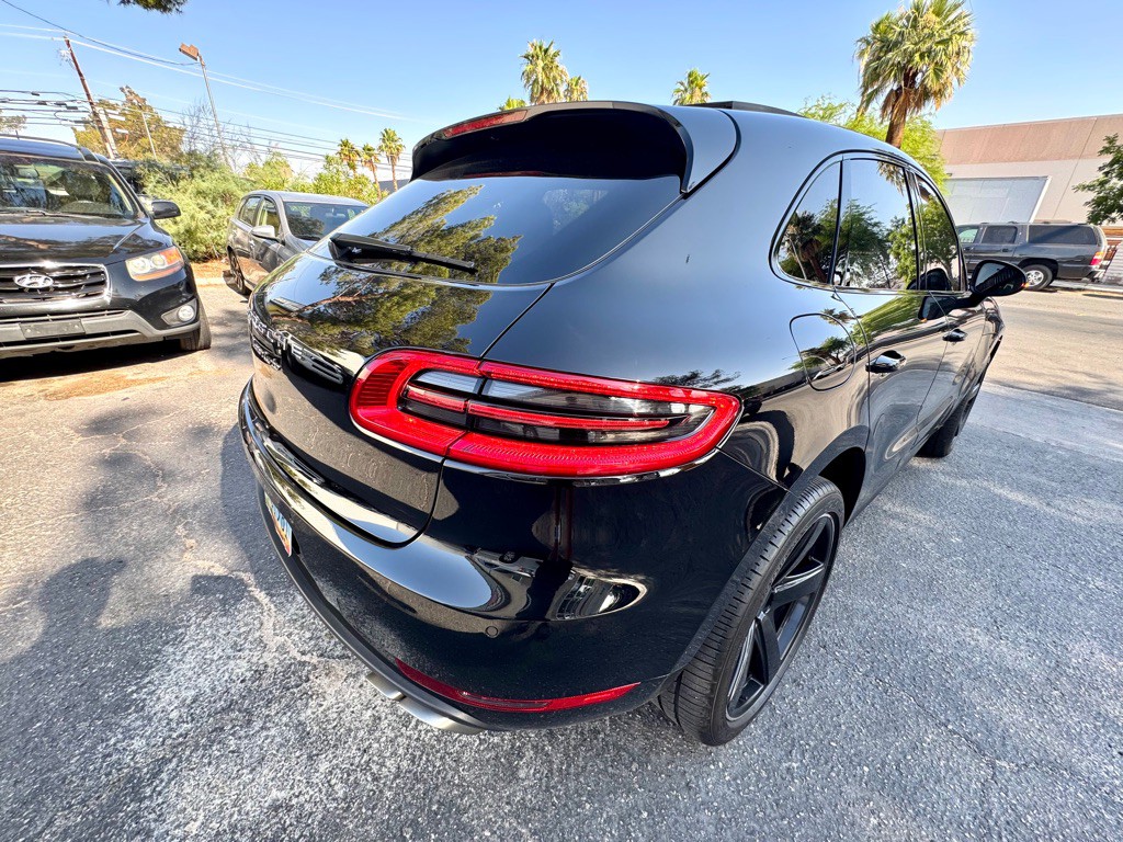 2016 Porsche Macan Image 9