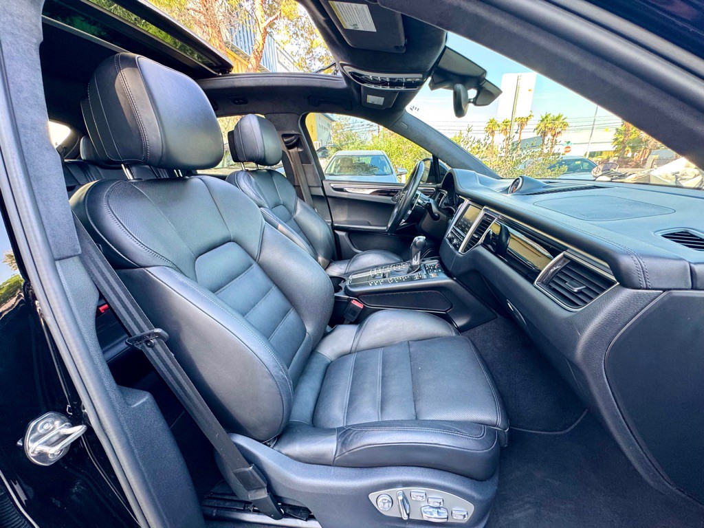 2016 Porsche Macan Image 14