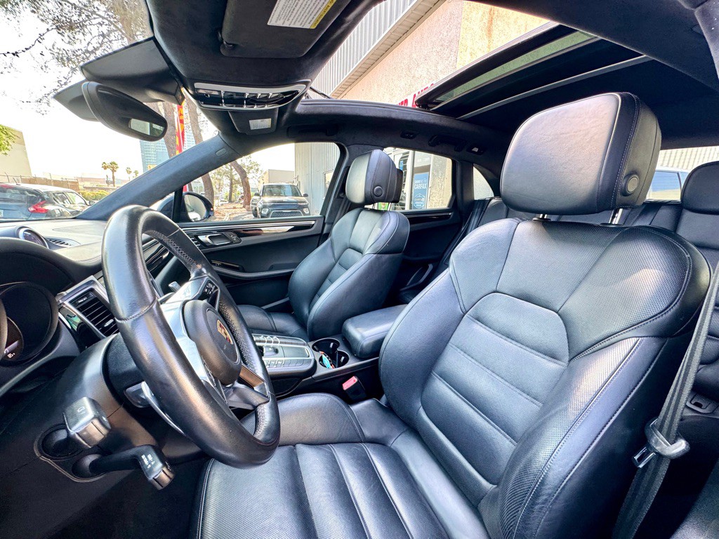 2016 Porsche Macan Image 19