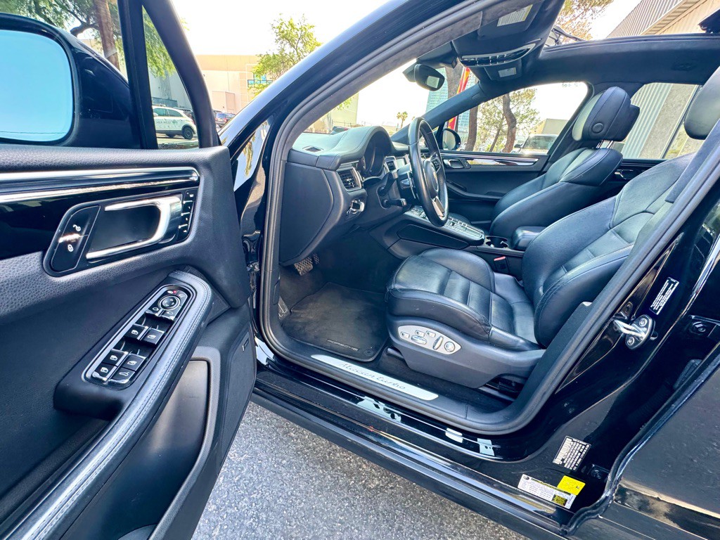 2016 Porsche Macan Image 20