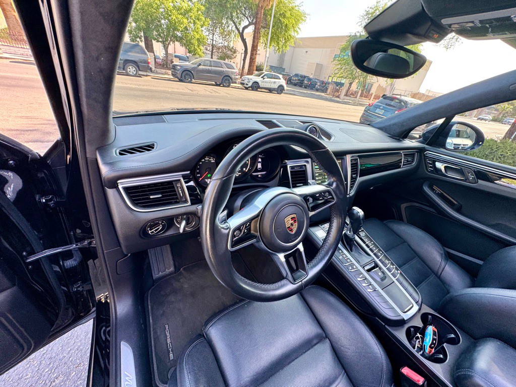 2016 Porsche Macan Image 22