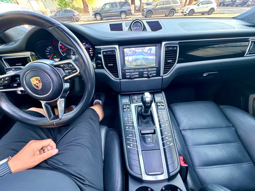 2016 Porsche Macan Image 23