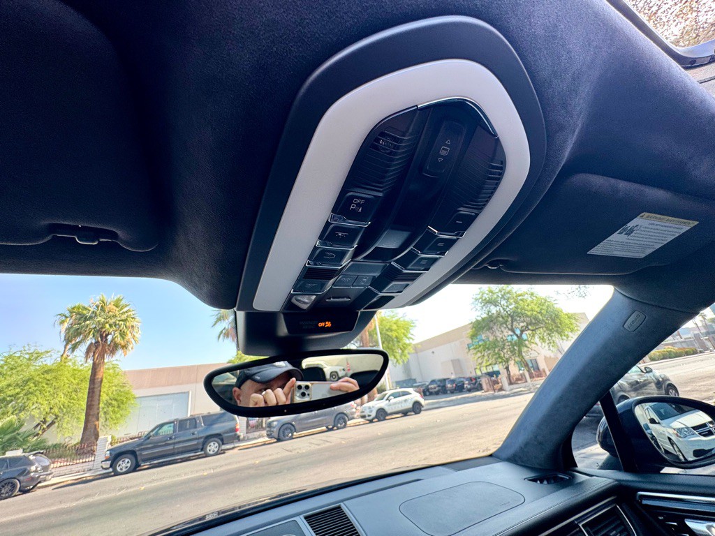 2016 Porsche Macan Image 26