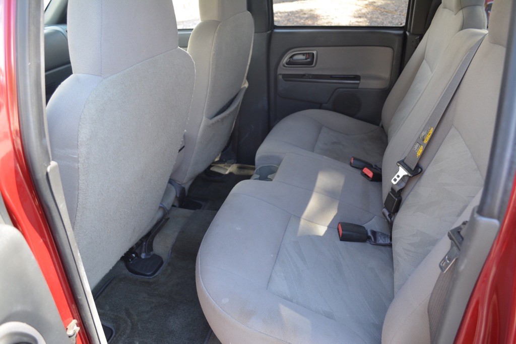 2004 Chevrolet Colorado Image 9