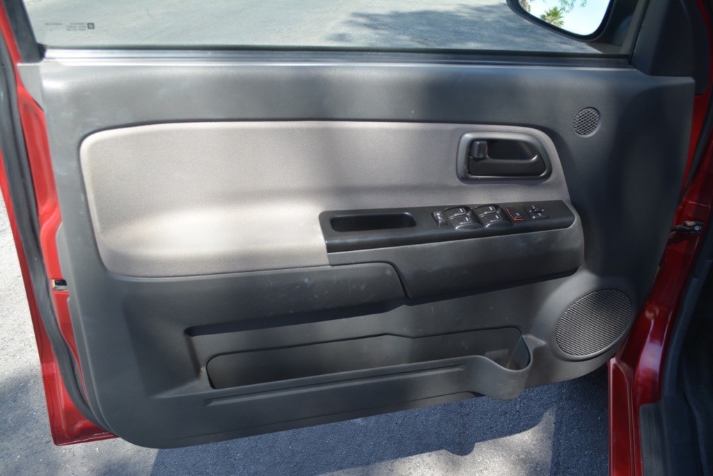 2004 Chevrolet Colorado Image 10