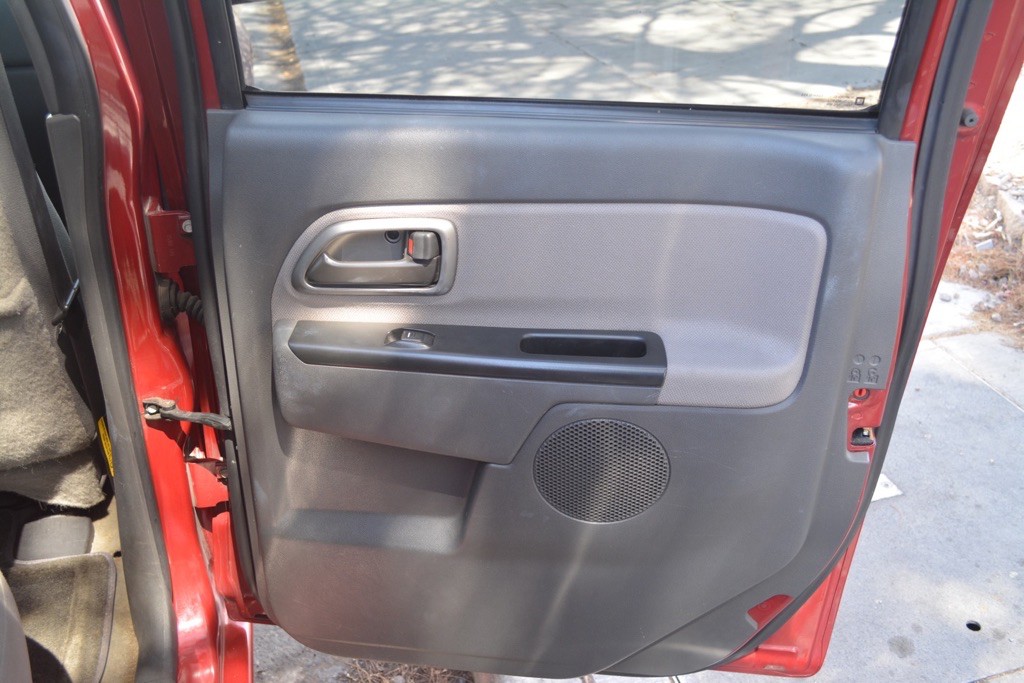 2004 Chevrolet Colorado Image 11