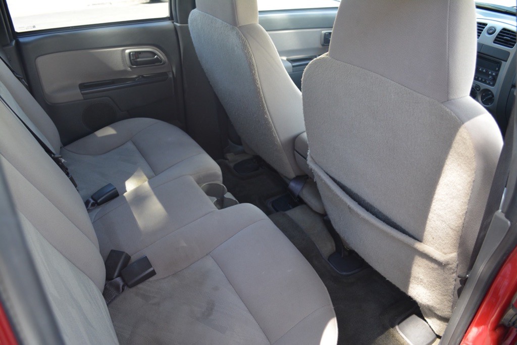 2004 Chevrolet Colorado Image 12