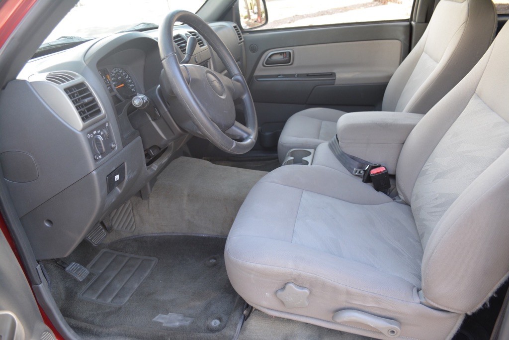 2004 Chevrolet Colorado Image 13
