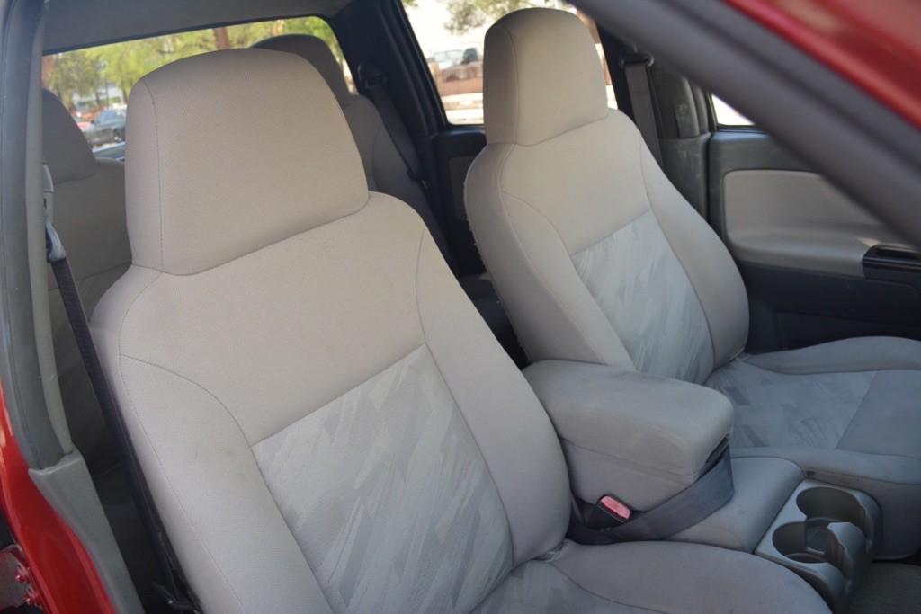 2004 Chevrolet Colorado Image 18
