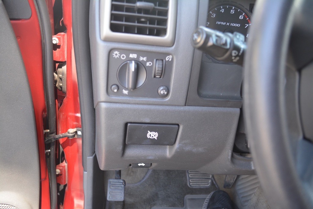 2004 Chevrolet Colorado Image 23