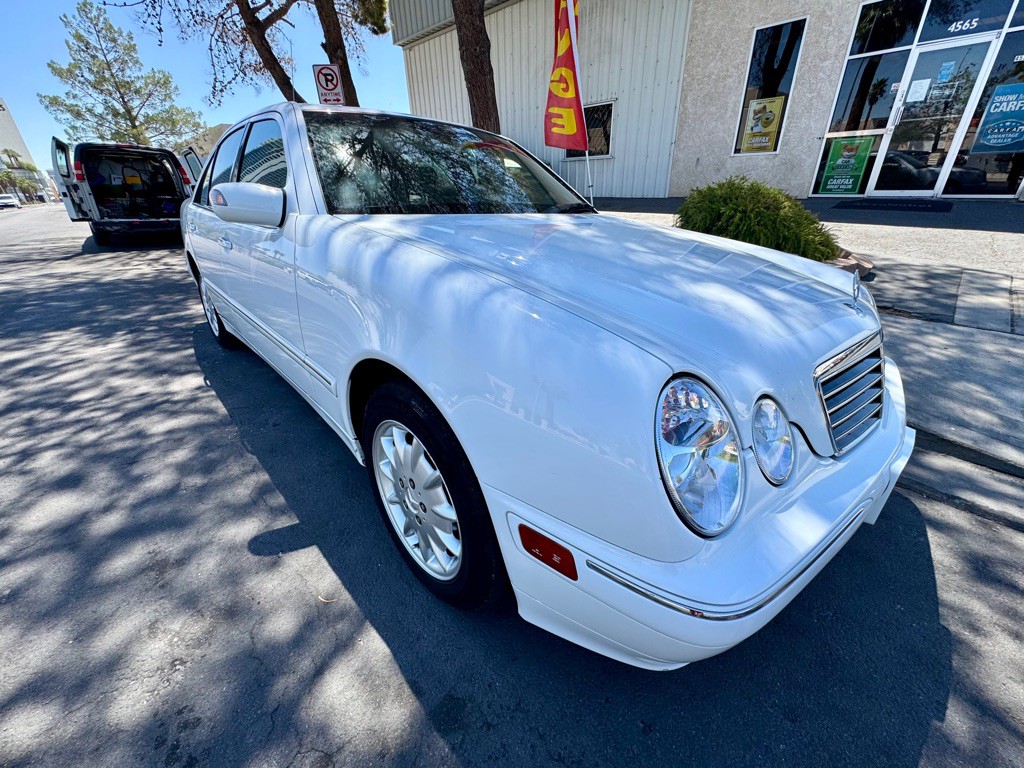 2000 Mercedes-Benz E-Class Image 2