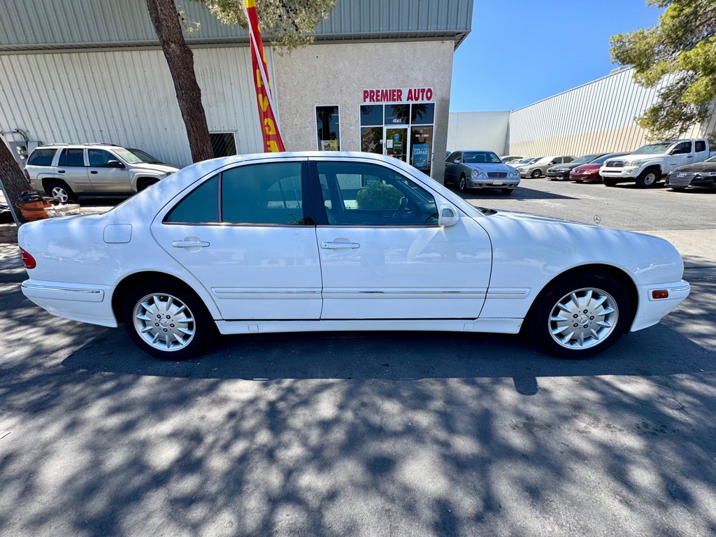 2000 Mercedes-Benz E-Class Image 3