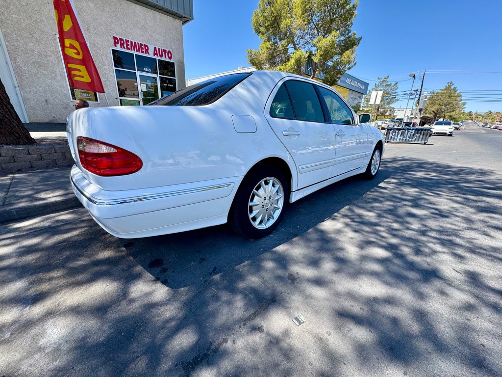2000 Mercedes-Benz E-Class Image 4