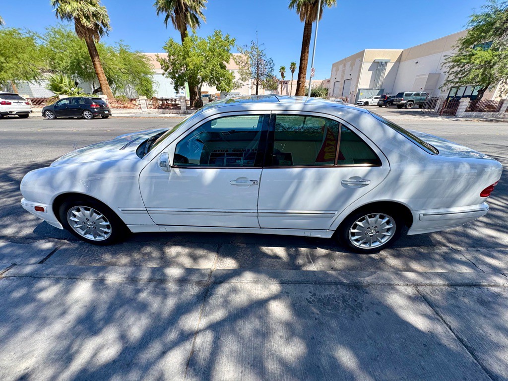 2000 Mercedes-Benz E-Class Image 8
