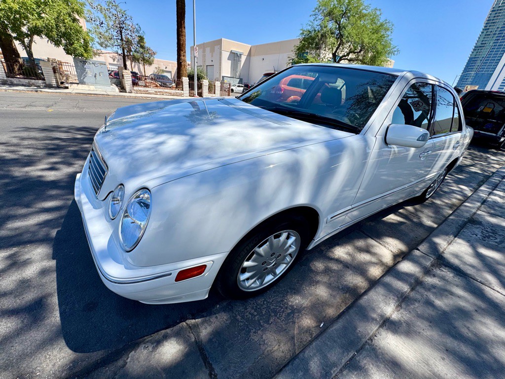 2000 Mercedes-Benz E-Class Image 9