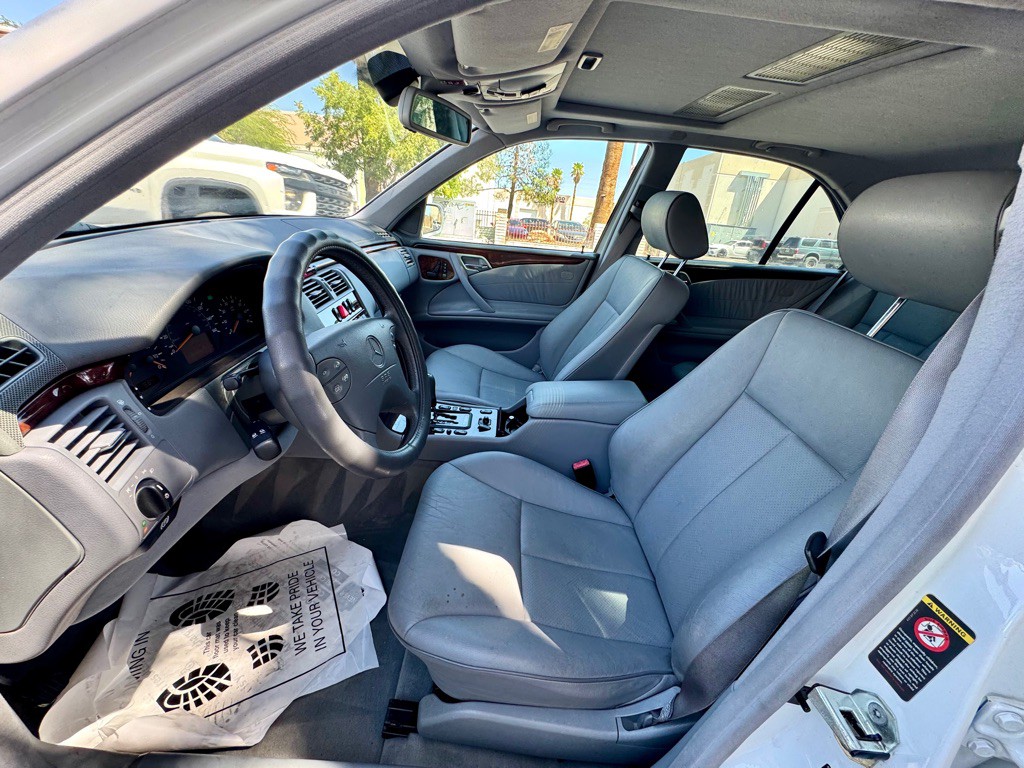 2000 Mercedes-Benz E-Class Image 11