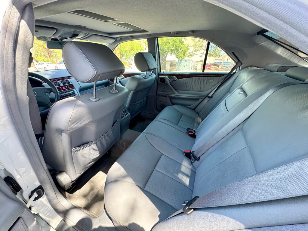 2000 Mercedes-Benz E-Class Image 13