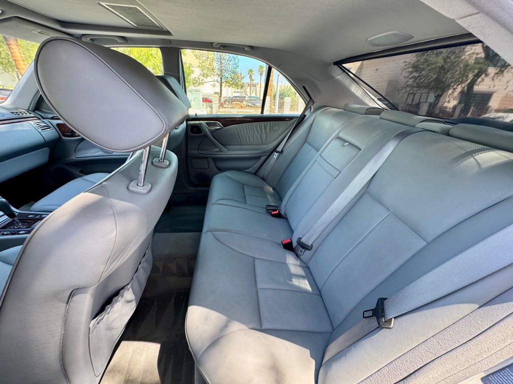 2000 Mercedes-Benz E-Class Image 14