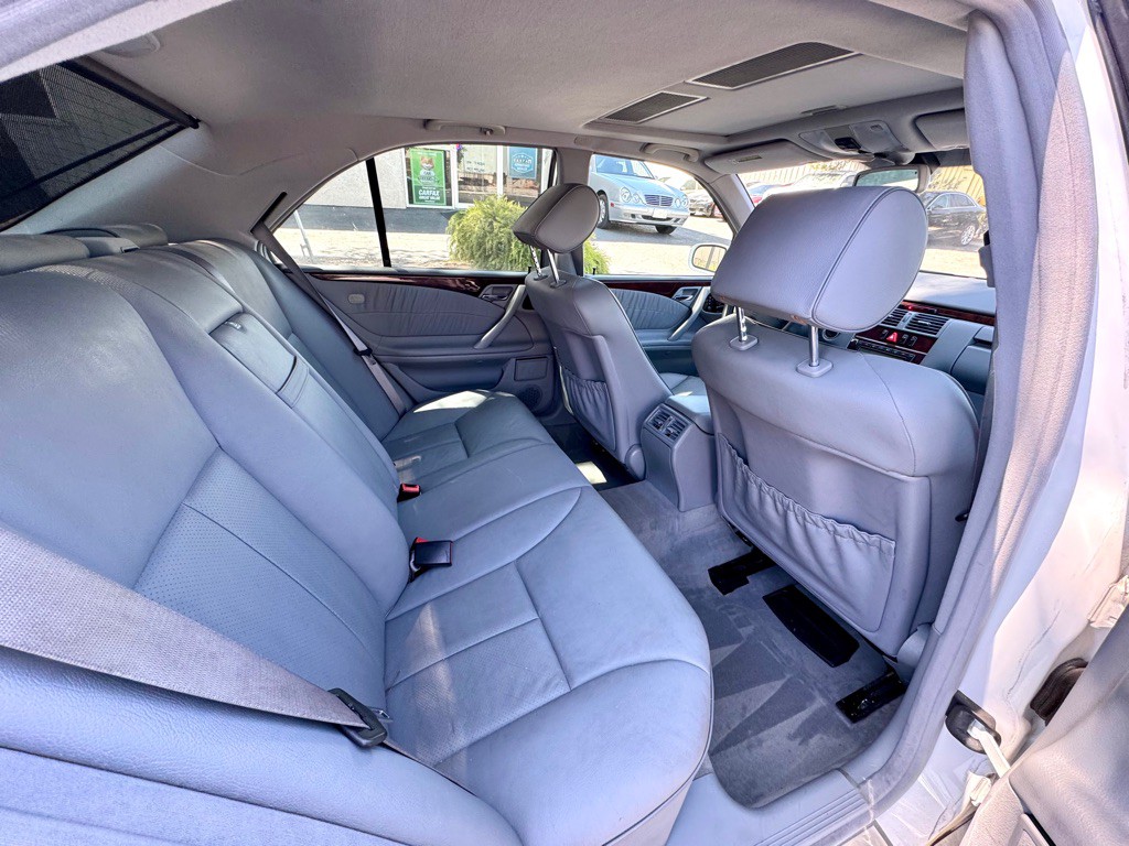 2000 Mercedes-Benz E-Class Image 15