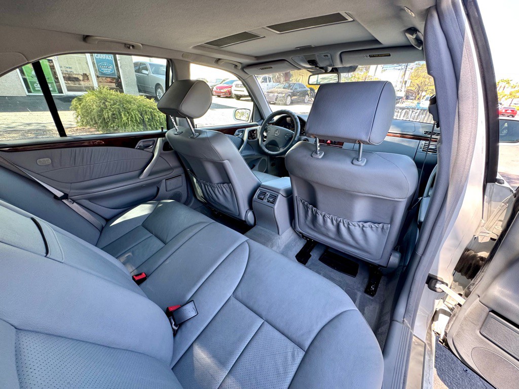 2000 Mercedes-Benz E-Class Image 16