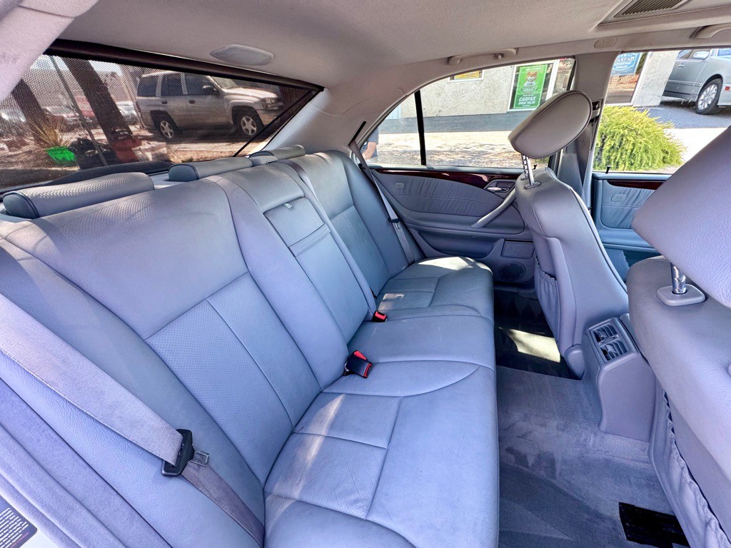 2000 Mercedes-Benz E-Class Image 17